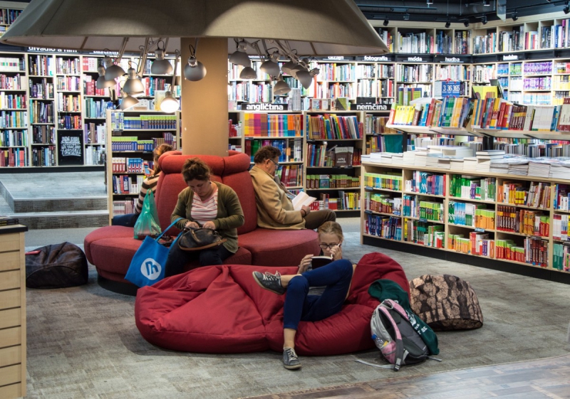 vente-ROQUEBILLIERE-min_books_bookstore_book_reader_readers_reading_shop_sale_books-849006